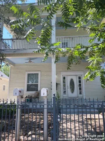 2014 W HOUSTON ST UPSTAIRS