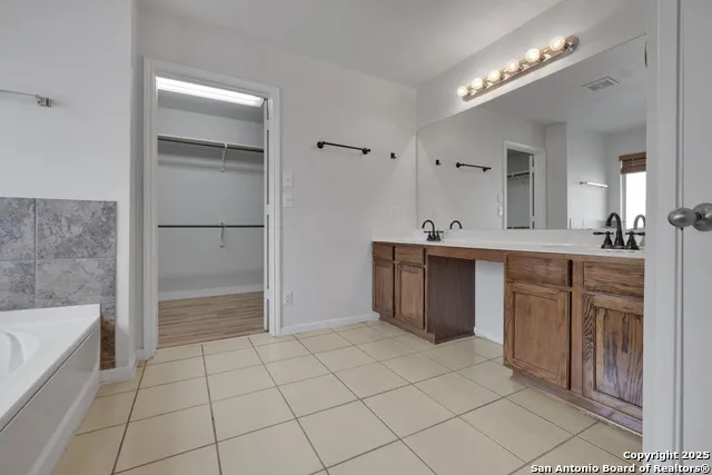 136 Brook Shire Cibolo, TX 78108
