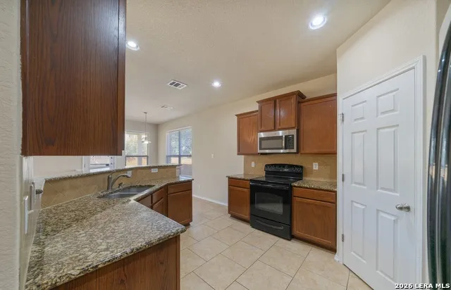 2725 Sterling Way Schertz, TX 78108