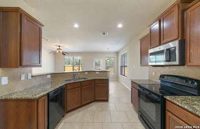 2725 Sterling Way Schertz, TX 78108