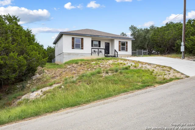 924 SCENIC HILLS DR Canyon Lake, TX 78133