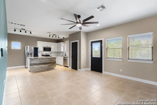 924 SCENIC HILLS DR Canyon Lake, TX 78133