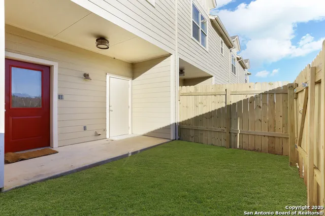 213 Circle Ct Pleasanton, TX 78064