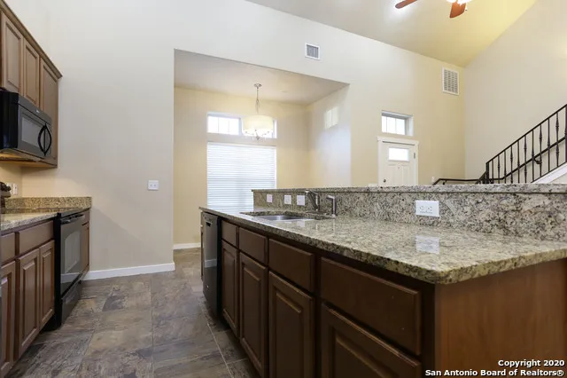 213 Circle Ct Pleasanton, TX 78064