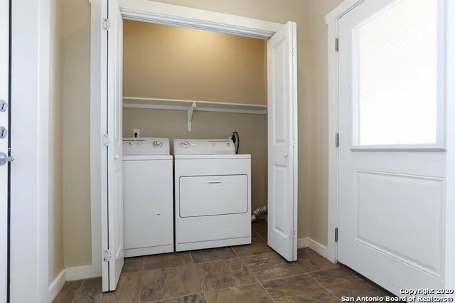 213 Circle Ct Pleasanton, TX 78064