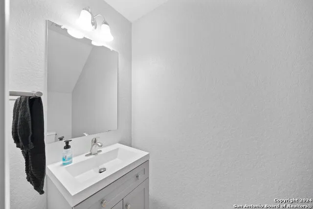 9227 Silver Vis San Antonio, TX 78254