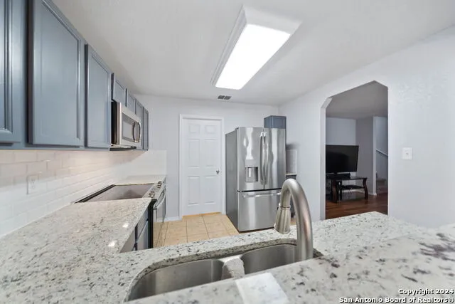 9227 Silver Vis San Antonio, TX 78254