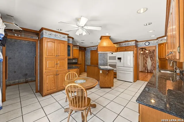 901 Gentilz Castroville, TX 78009