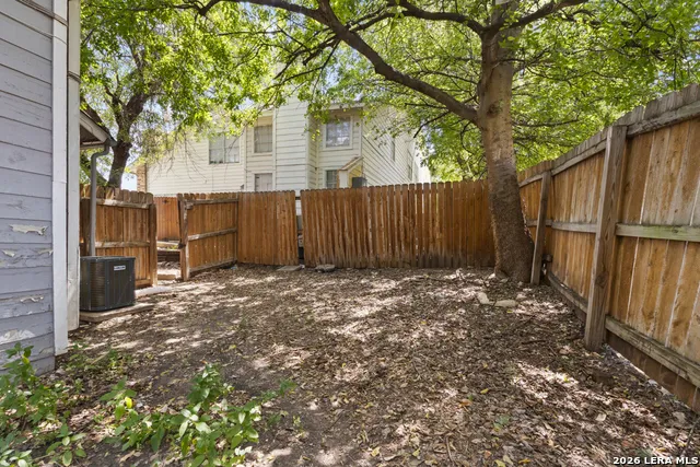 6714 WINDSOR HOLW San Antonio, TX 78239