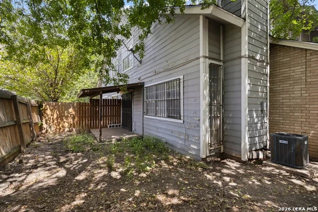 6714 WINDSOR HOLW San Antonio, TX 78239