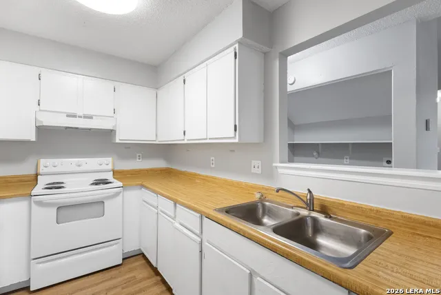 6714 WINDSOR HOLW San Antonio, TX 78239