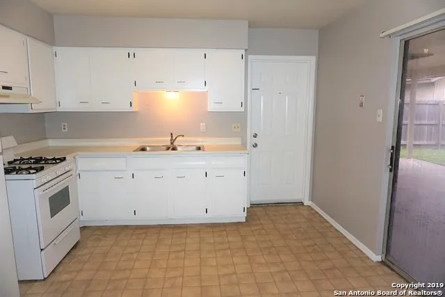 202 BRENDA DR Converse, TX 78109
