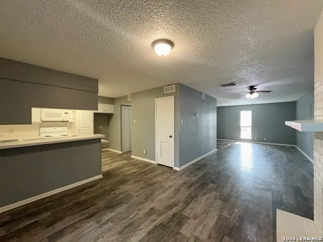 8731 Tradewind Dr Windcrest, TX 78239