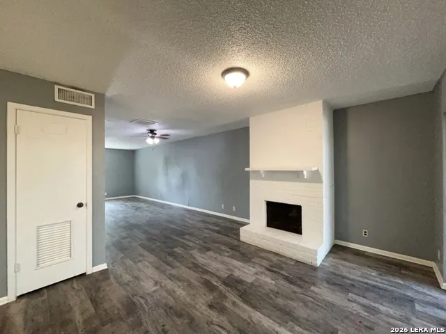 8731 Tradewind Dr Windcrest, TX 78239