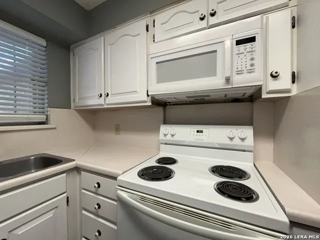 8731 Tradewind Dr Windcrest, TX 78239