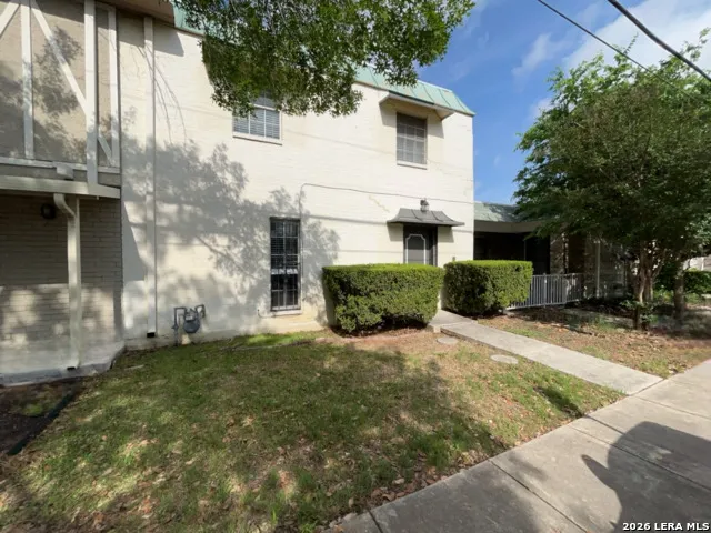 8731 Tradewind Dr Windcrest, TX 78239