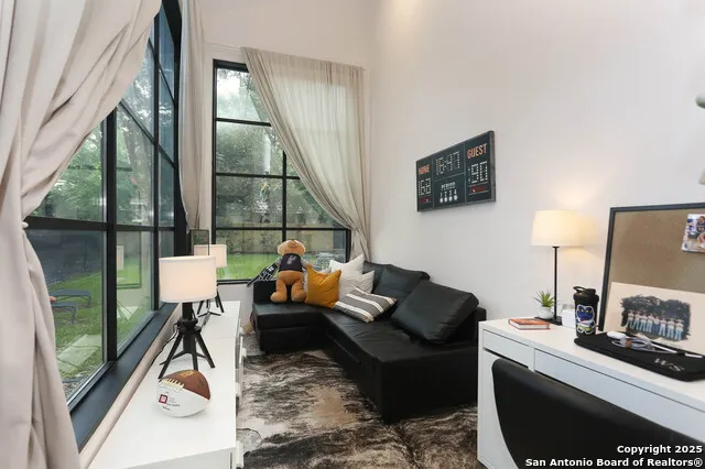 182 E EDGEWOOD PL Alamo Heights, TX 78209