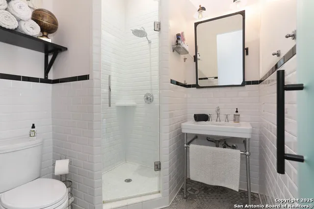182 E EDGEWOOD PL Alamo Heights, TX 78209