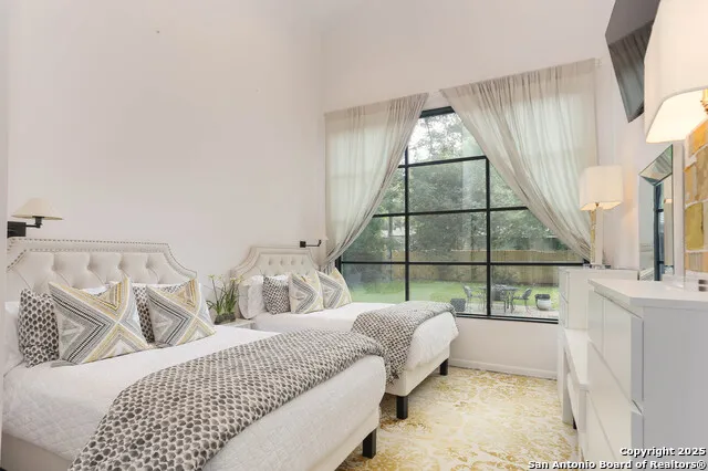 182 E EDGEWOOD PL Alamo Heights, TX 78209