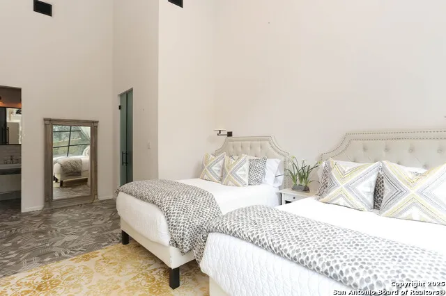 182 E EDGEWOOD PL Alamo Heights, TX 78209