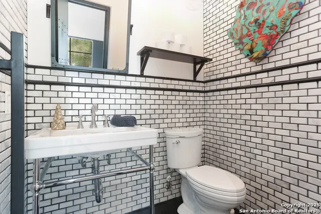 182 E EDGEWOOD PL Alamo Heights, TX 78209