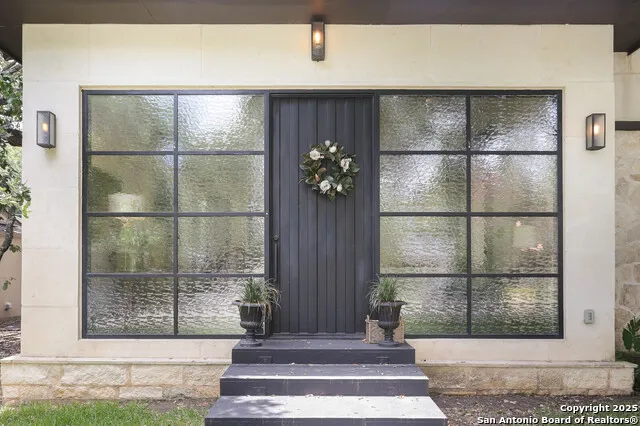 182 E EDGEWOOD PL Alamo Heights, TX 78209