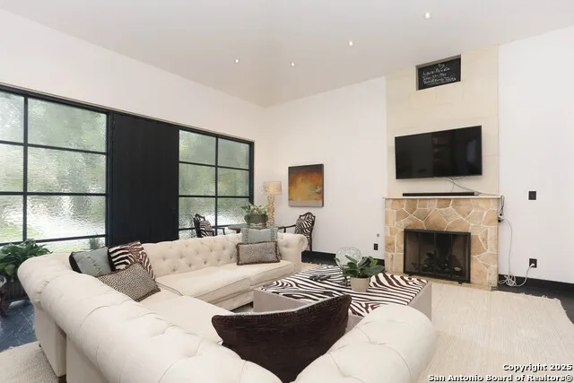 182 E EDGEWOOD PL Alamo Heights, TX 78209