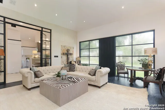 182 E EDGEWOOD PL Alamo Heights, TX 78209