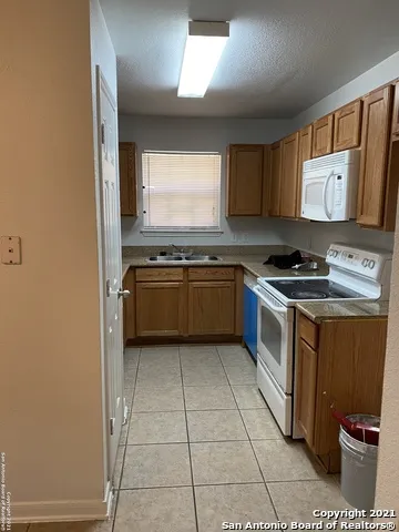 13618 WOODSTONE WAY San Antonio, TX 78233