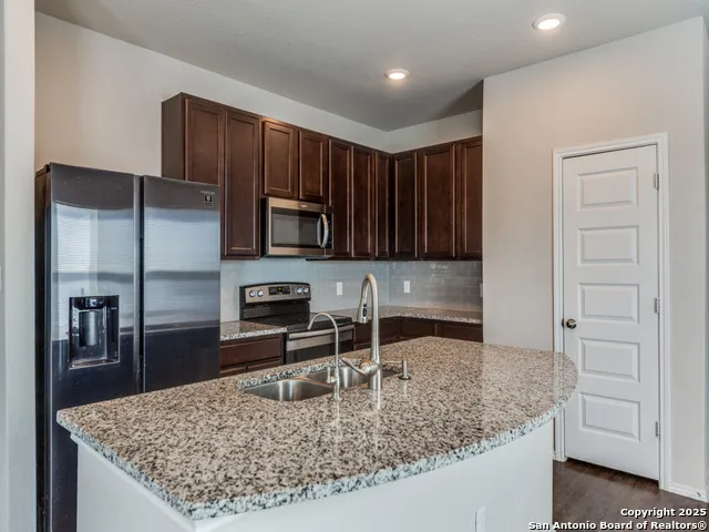 320 Saddle Leaf Cibolo, TX 78108
