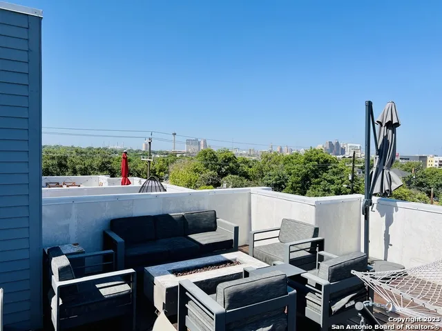 946 E Josephine St San Antonio, TX 78208
