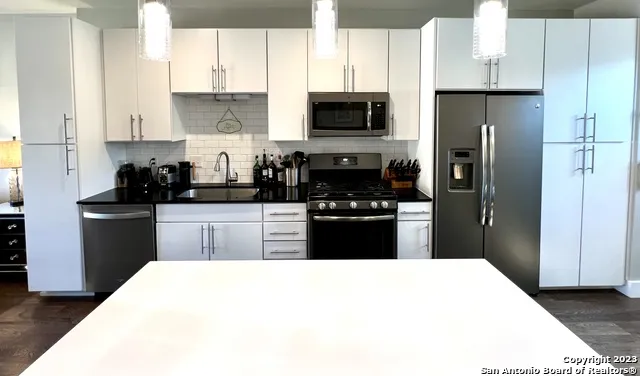946 E Josephine St San Antonio, TX 78208