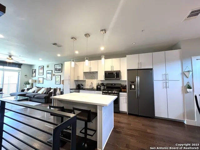 946 E Josephine St San Antonio, TX 78208