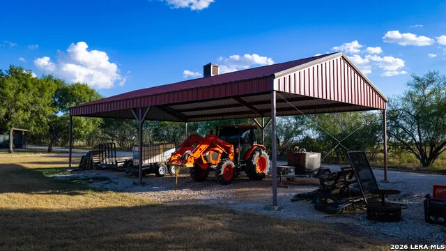 106 County Road 253 Poth, TX 78147