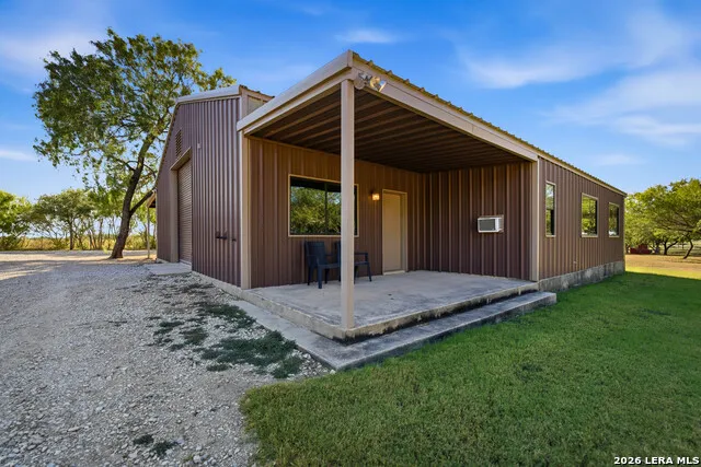 106 County Road 253 Poth, TX 78147
