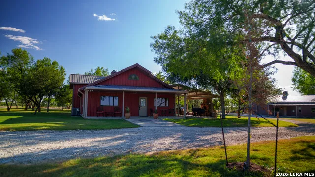 106 County Road 253 Poth, TX 78147
