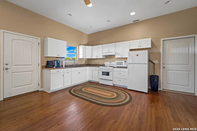 326 RIVER VALLEY RD Ingram, TX 78025