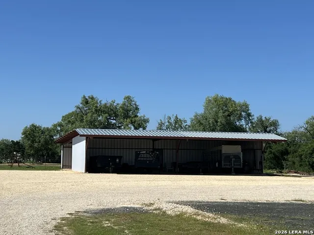 6624 W FM 2200 Moore, TX 78057