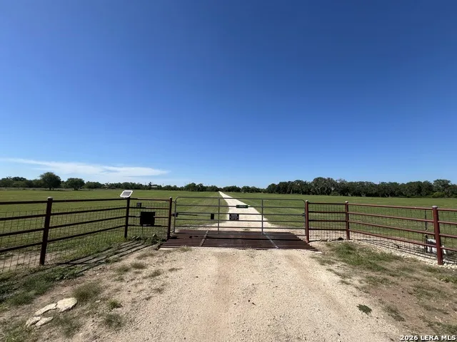 6624 W FM 2200 Moore, TX 78057
