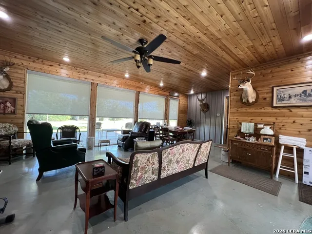 6624 W FM 2200 Moore, TX 78057