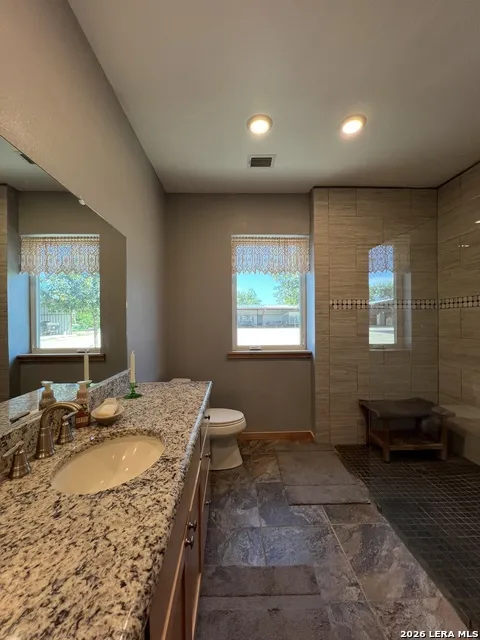 6624 W FM 2200 Moore, TX 78057