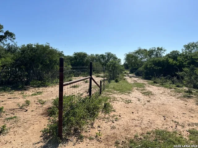 6624 W FM 2200 Moore, TX 78057