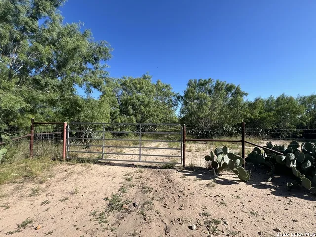 6624 W FM 2200 Moore, TX 78057