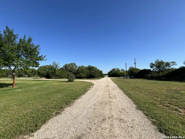 6624 W FM 2200 Moore, TX 78057