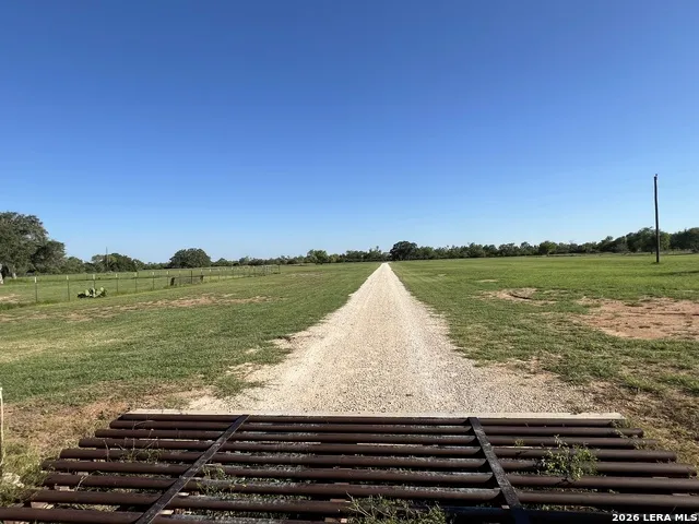 6624 W FM 2200 Moore, TX 78057