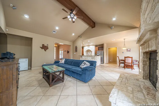 374 W County Road 2481 Hondo, TX 78861