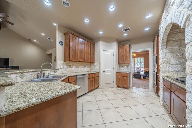 374 W County Road 2481 Hondo, TX 78861