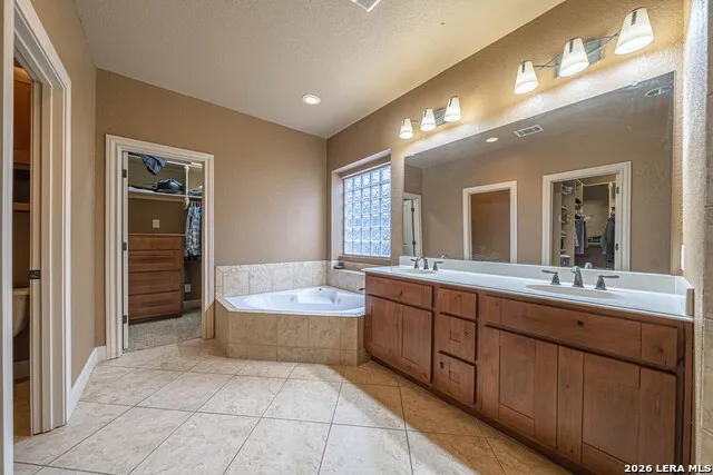 374 W County Road 2481 Hondo, TX 78861