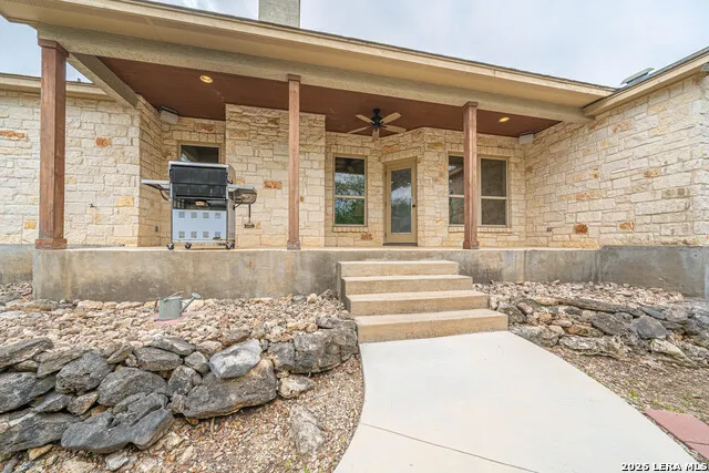 374 W County Road 2481 Hondo, TX 78861