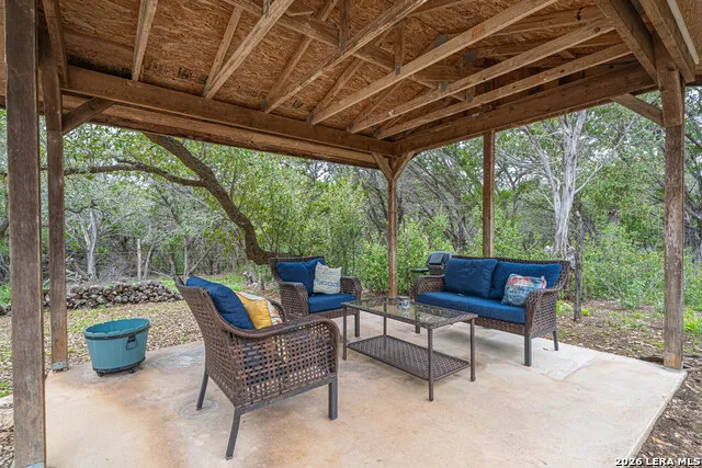 374 W County Road 2481 Hondo, TX 78861
